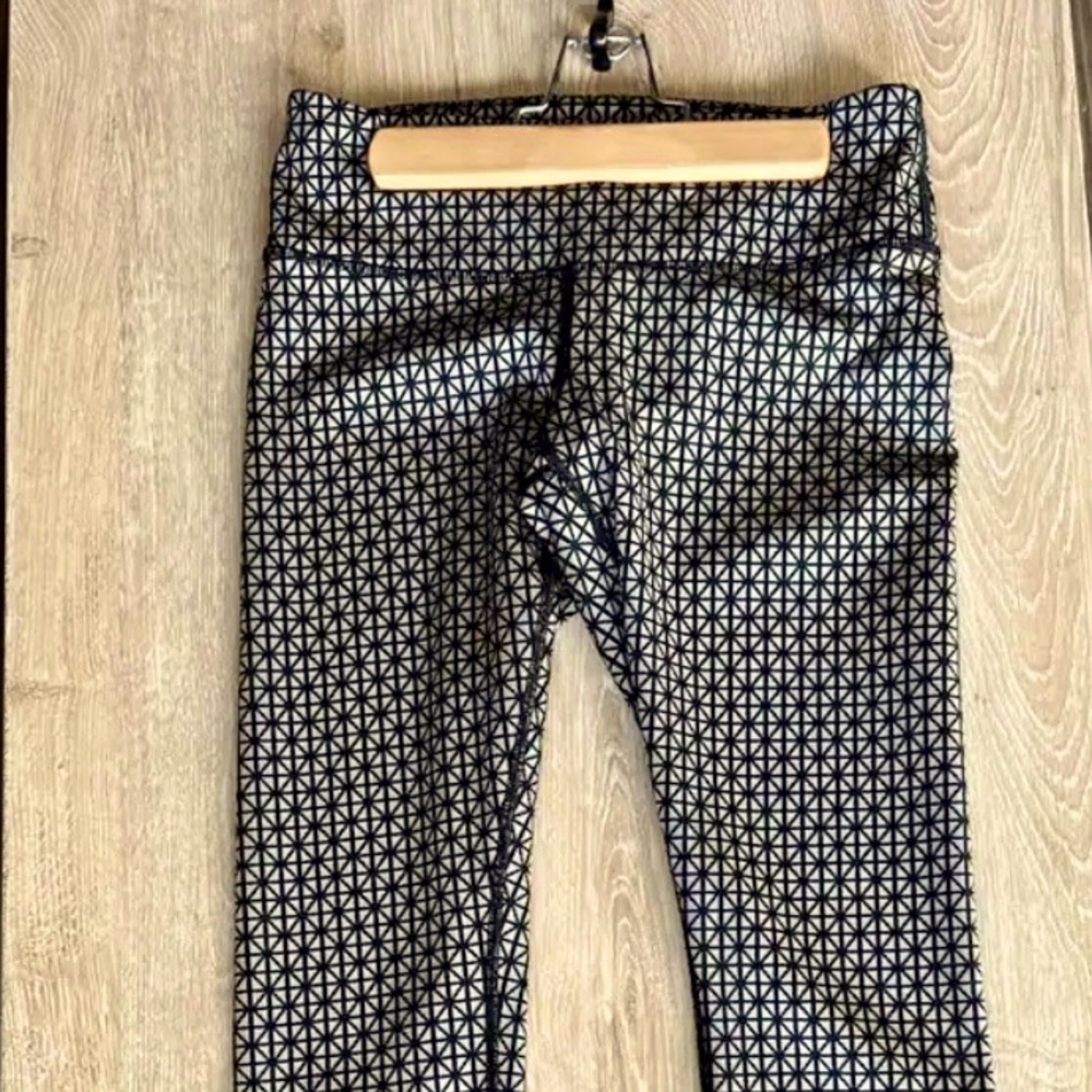 Women’s Lululemon Leggings-2/4. Like-New/Perfect condition.